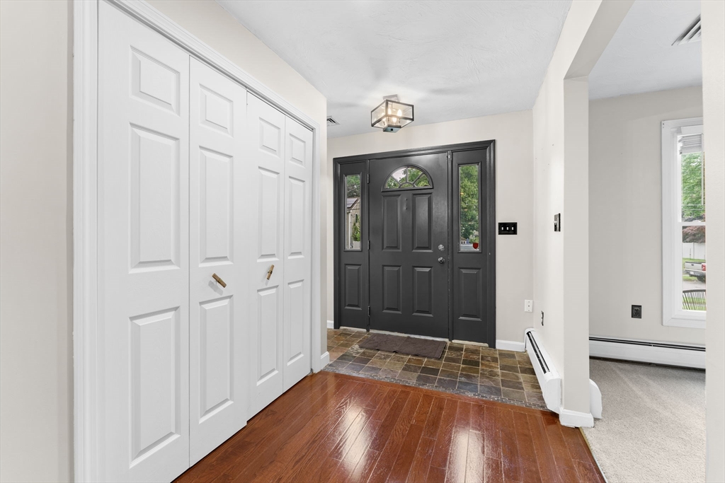 8 Diane Drive Billerica, MA 01821 - Photo 4 of 42