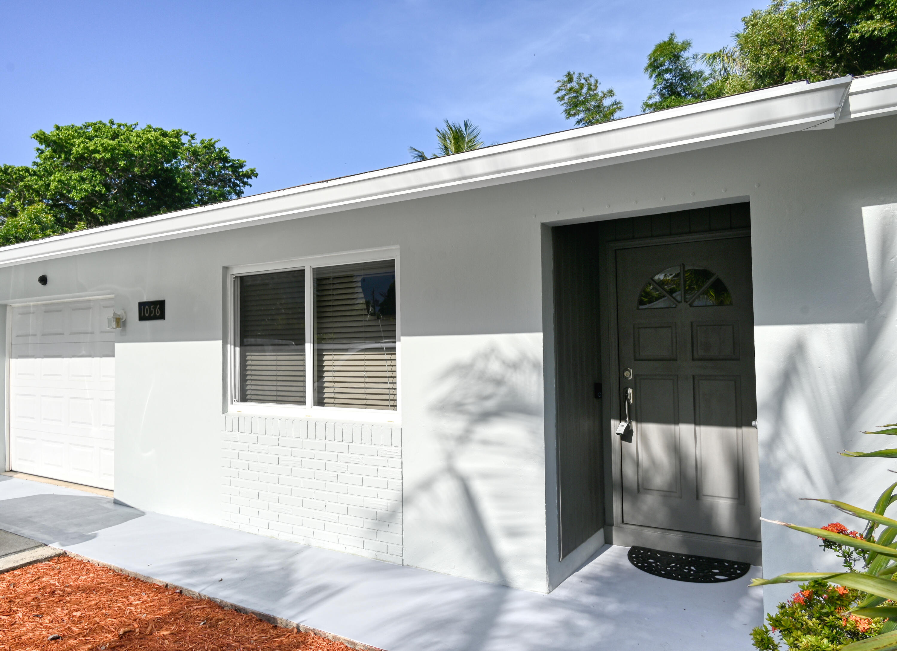 1056 Cheryl Road Haverhill, FL 33417 - Photo 3 of 24 NZ5_4467