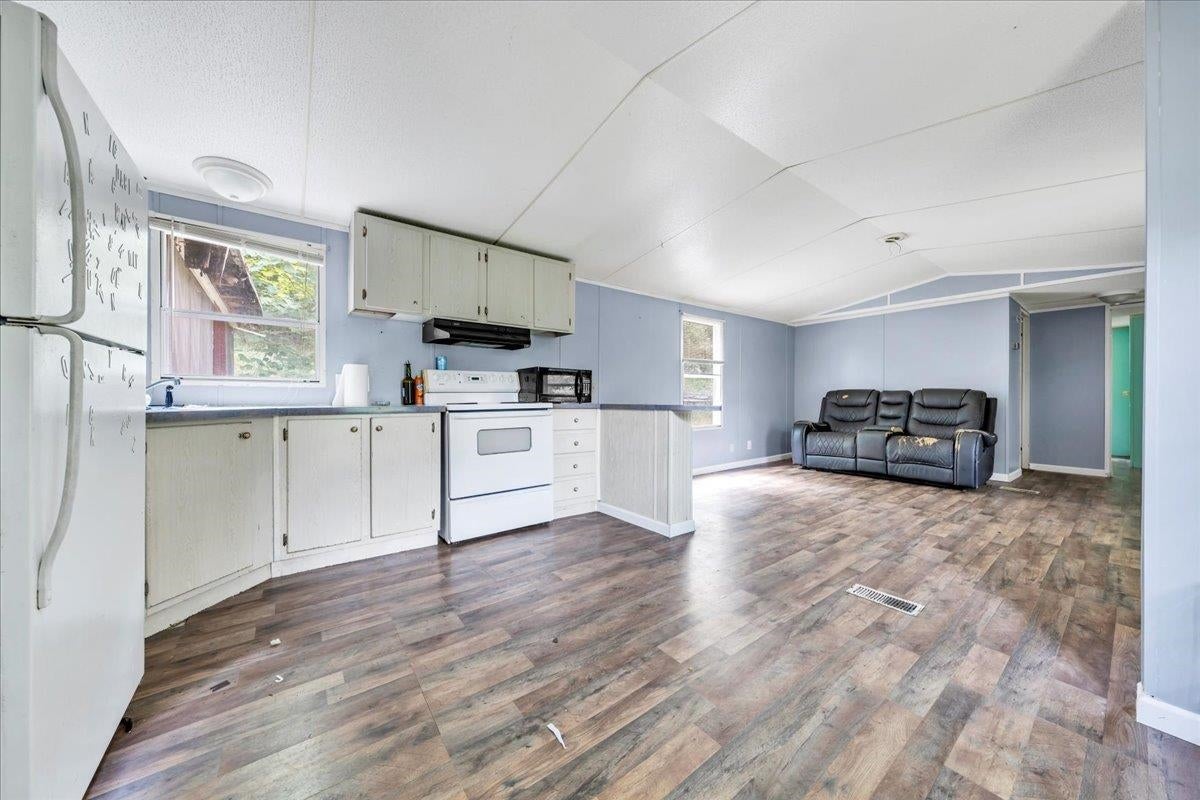 2073 Springdale Road Pearisburg, VA 24134 - Photo 8 of 14 Gallery Image 8