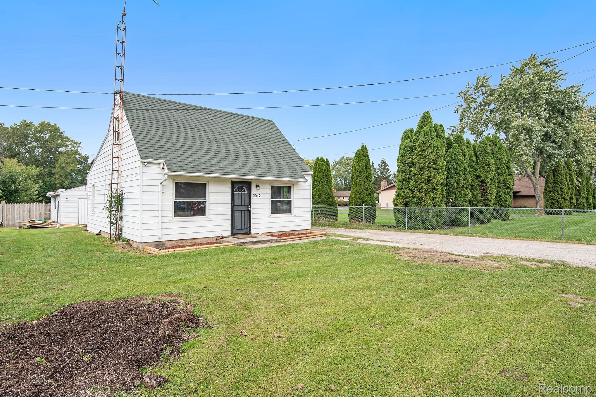 2042 Belsay Road Burton, MI 48519 - Photo 16 of 17 DSC_6068.jpg