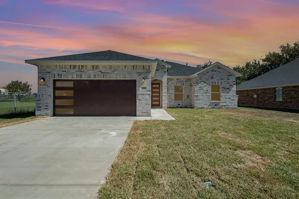 $273,900 | 230 Flying Bridge Drive, Gun Barrel City, TX 75156