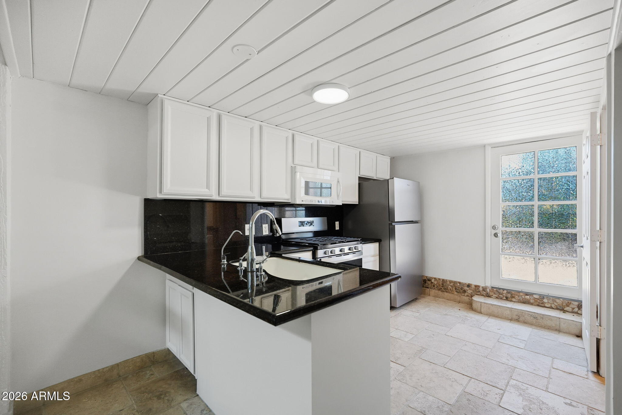 4540 North 44th Street, Unit 8 Phoenix, AZ 85018 - Photo 4 of 23 Kitchen