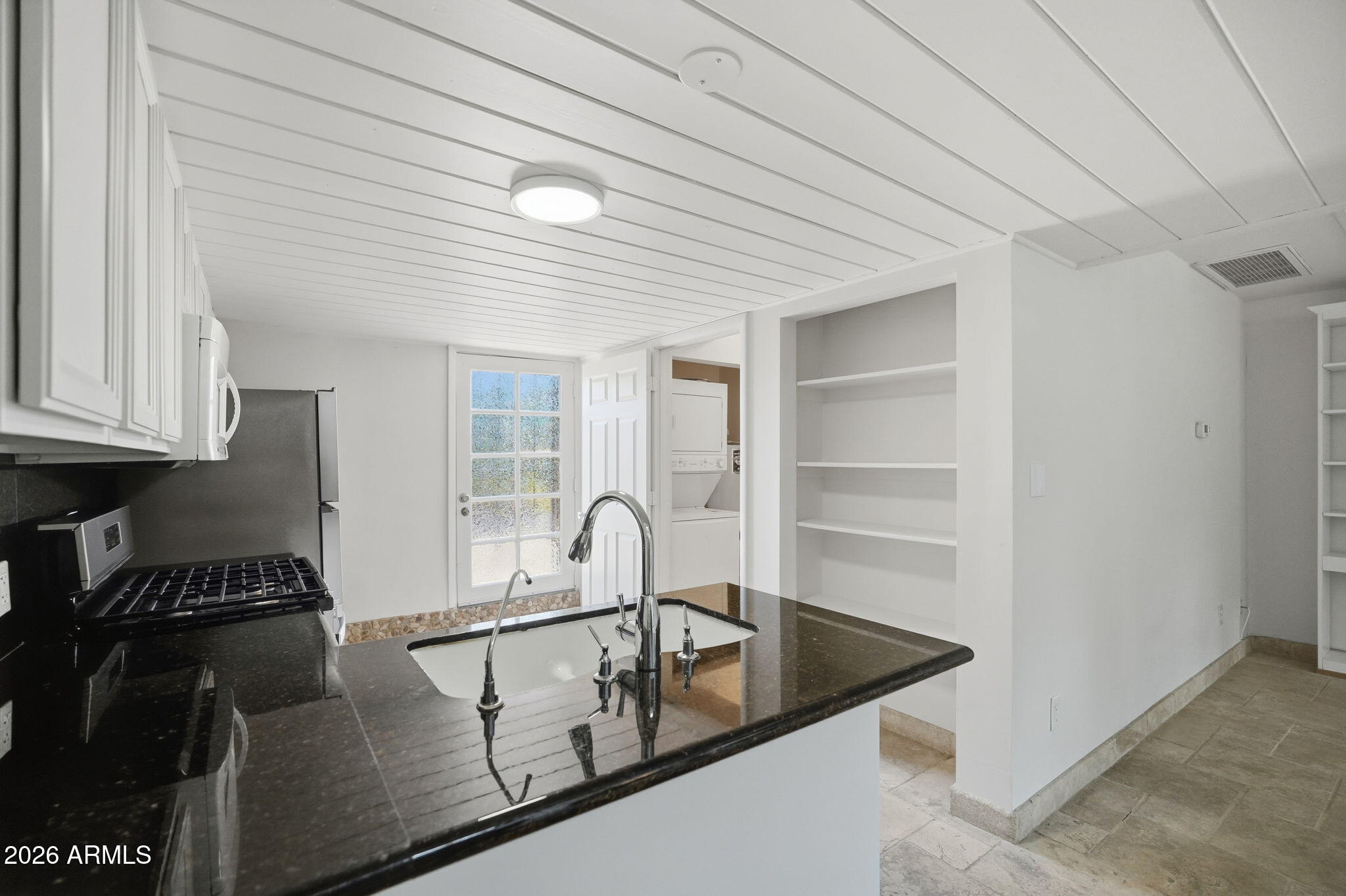 4540 North 44th Street, Unit 8 Phoenix, AZ 85018 - Photo 5 of 23 Kitchen