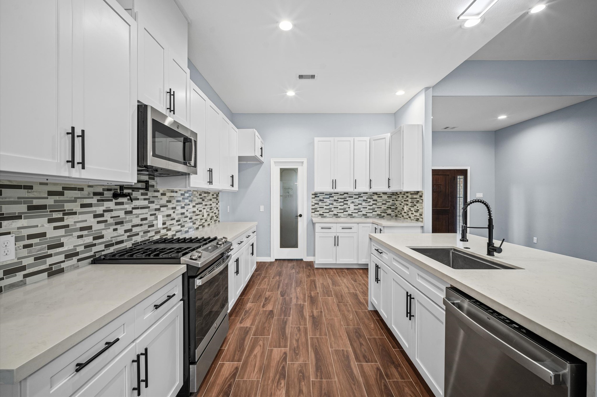 7 Pilot Point Conroe, TX 77304 - Photo 10 of 42