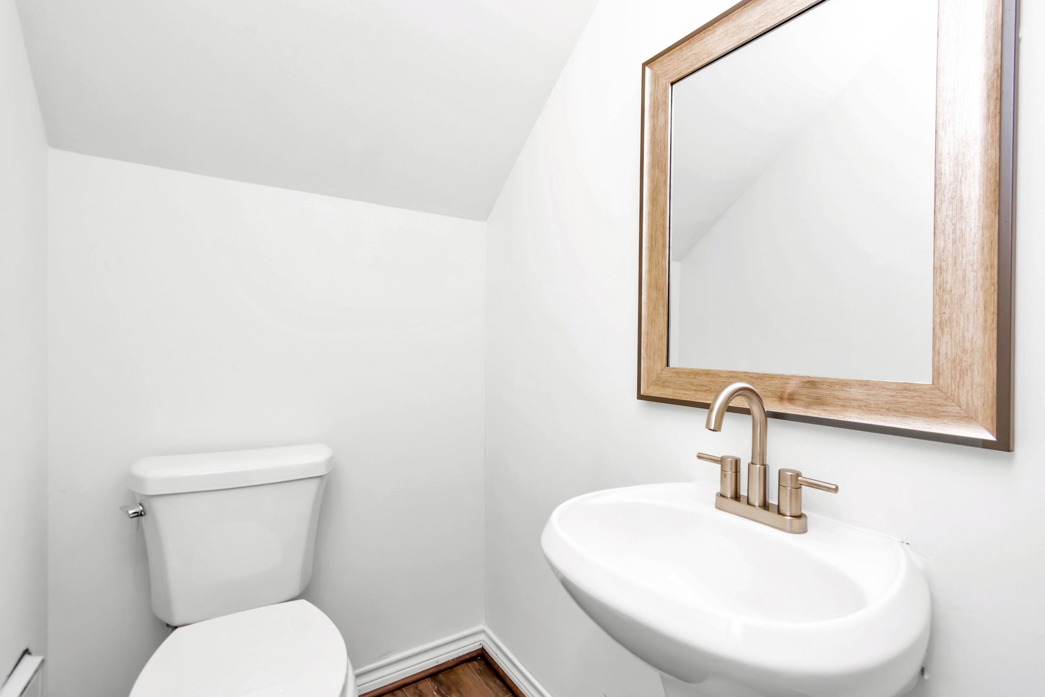 12818 Chamberlain Drive Houston, TX 77077 - Photo 18 of 32 a bathroom with a toilet a sink and mirror