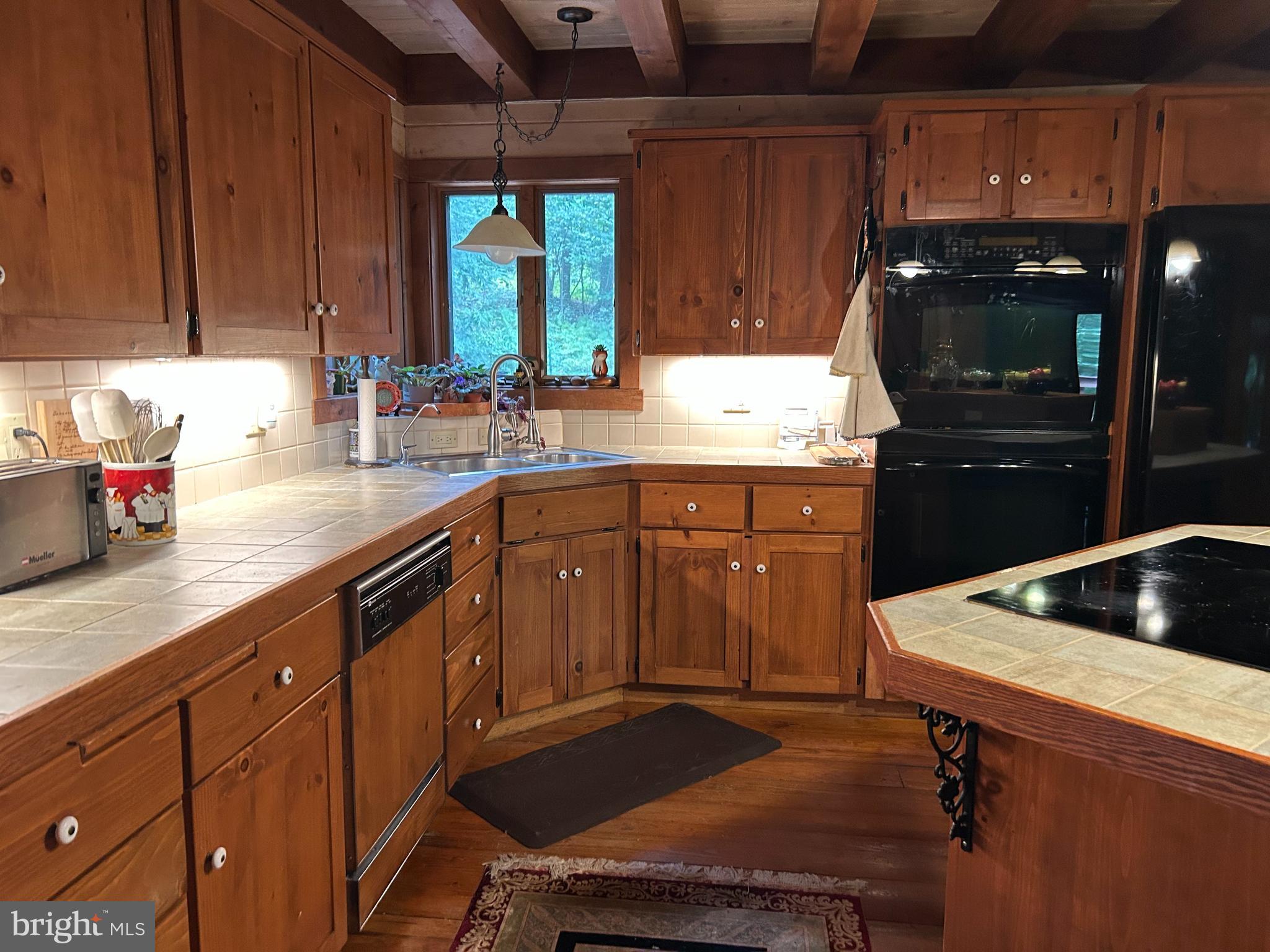 506 Hemlock Lane Lebanon, PA 17042 - Photo 18 of 63 a kitchen with a sink a stove and cabinets