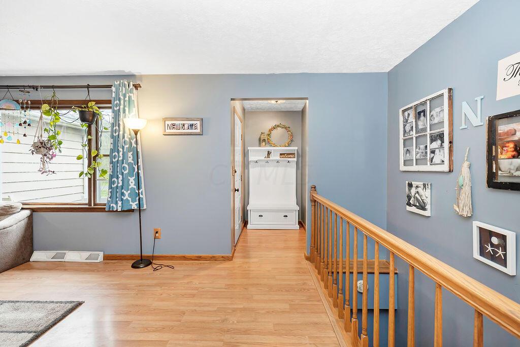 887 Blacksnake Road Utica, OH 43080 - Photo 5 of 60 2-Foyer