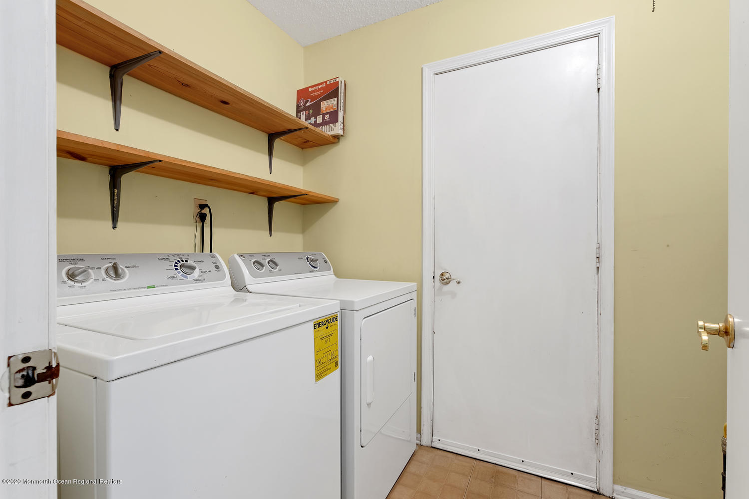 28 Ivy Ridge Close Freehold, NJ 07728 - Photo 15 of 17 Laundry Room