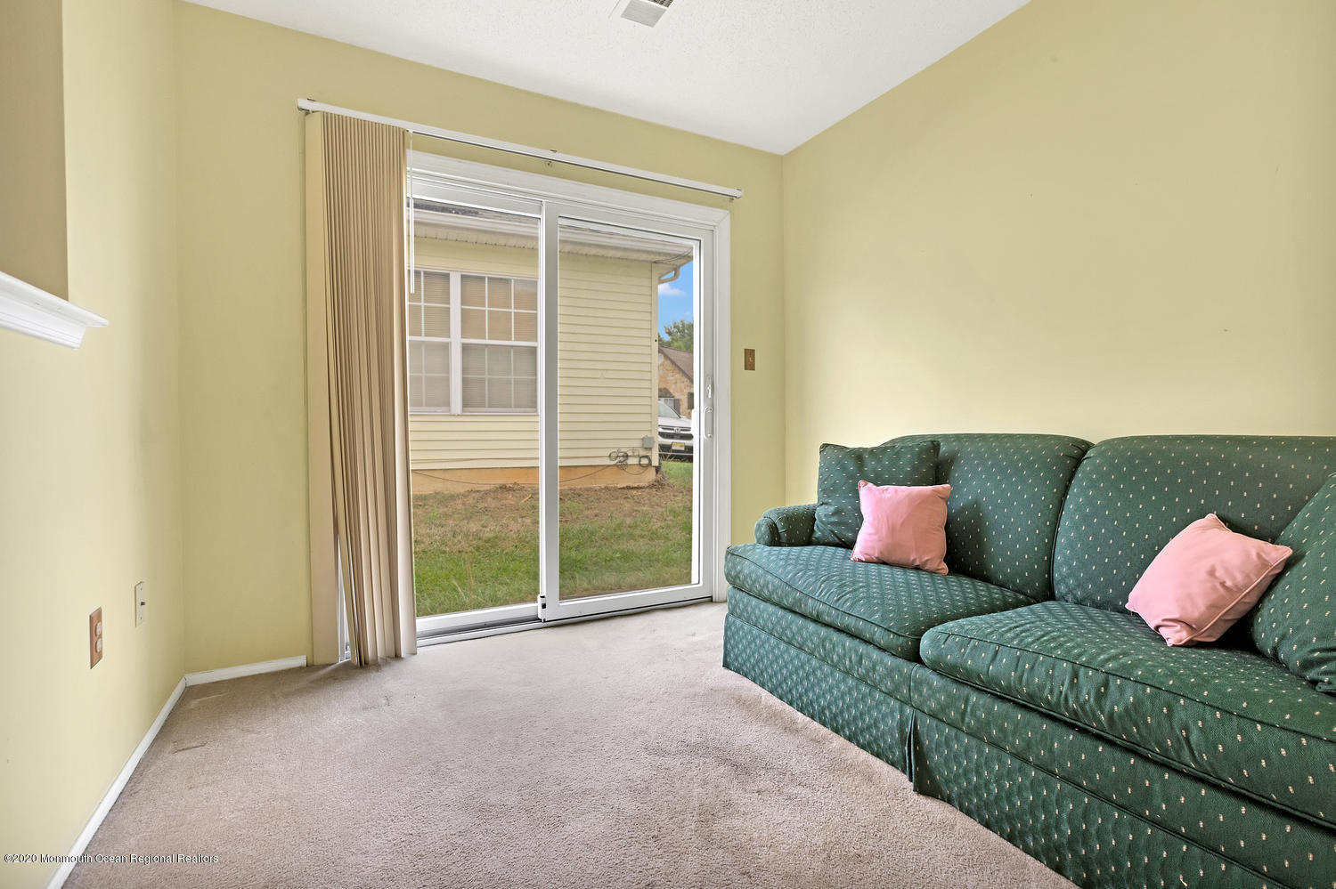 28 Ivy Ridge Close Freehold, NJ 07728 - Photo 10 of 17 Sitting Room