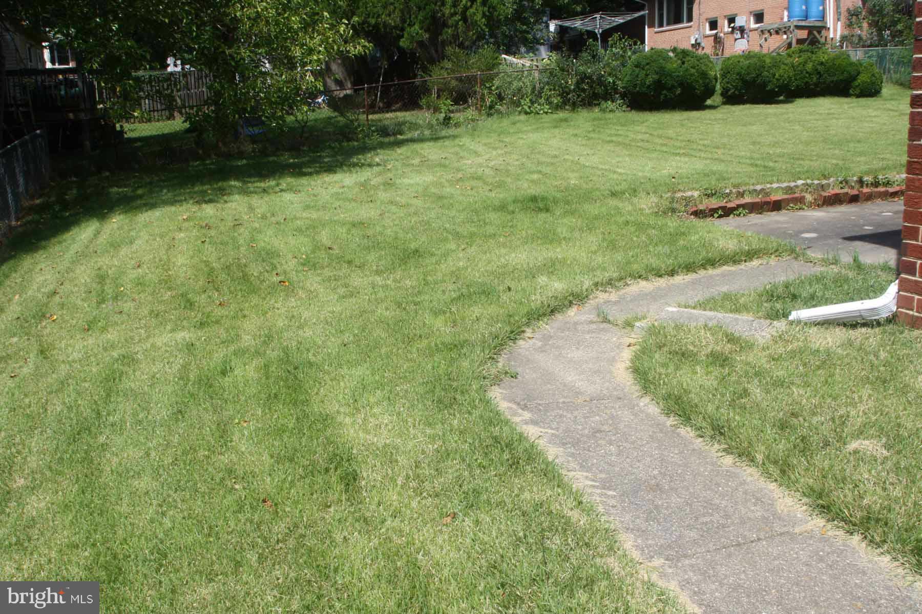 1709 Republic Road Silver Spring, MD 20902 - Photo 3 of 11 Yard