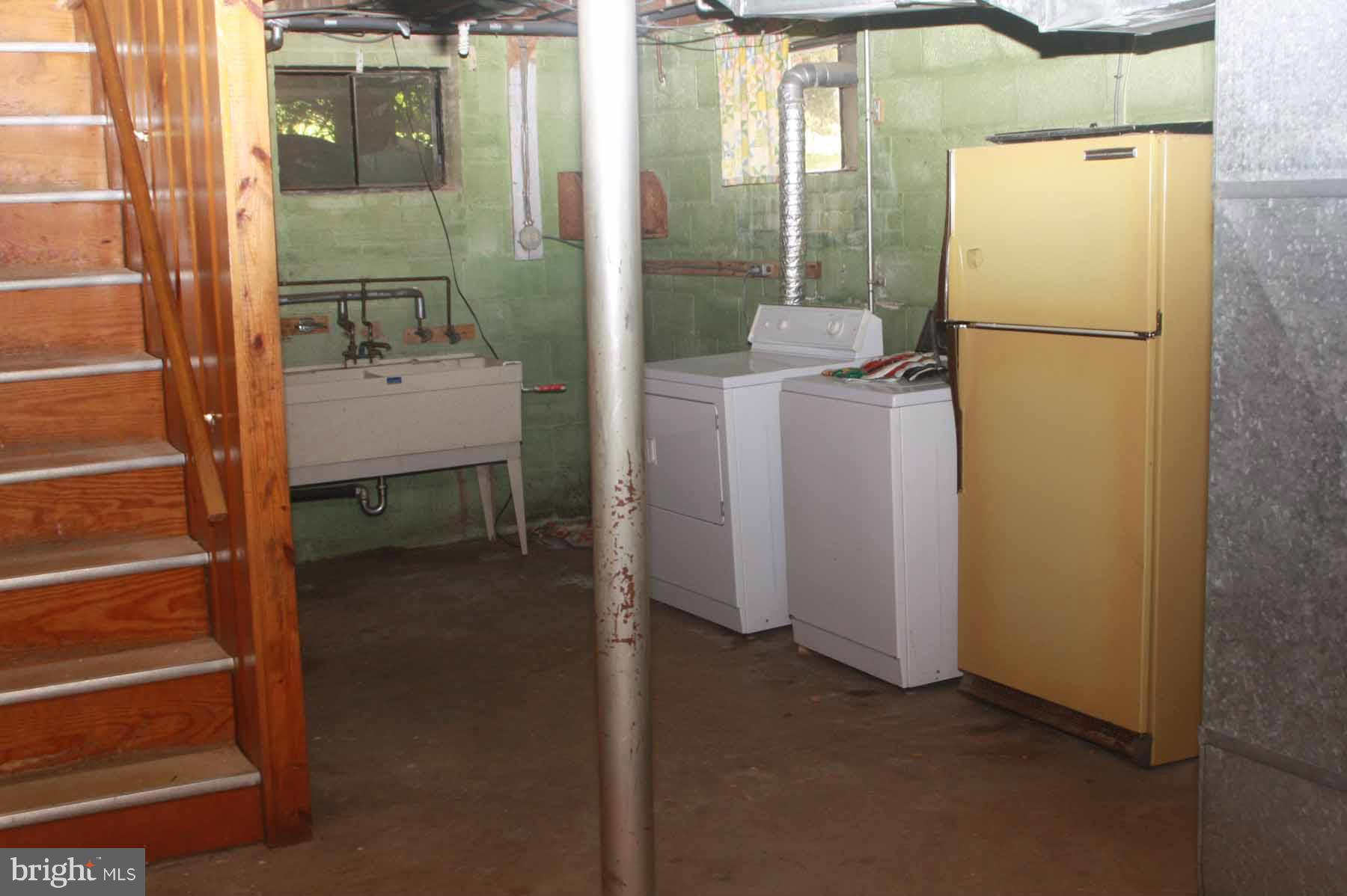 1709 Republic Road Silver Spring, MD 20902 - Photo 10 of 11 Laundry Area (refrig as-is)