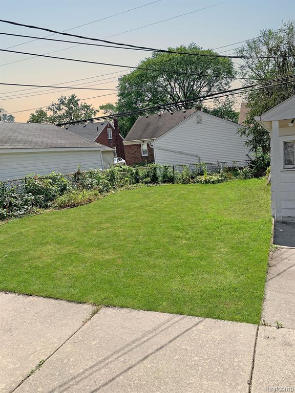 21654 Newcastle Road Harper Woods, MI 48225 - Photo 4 of 27