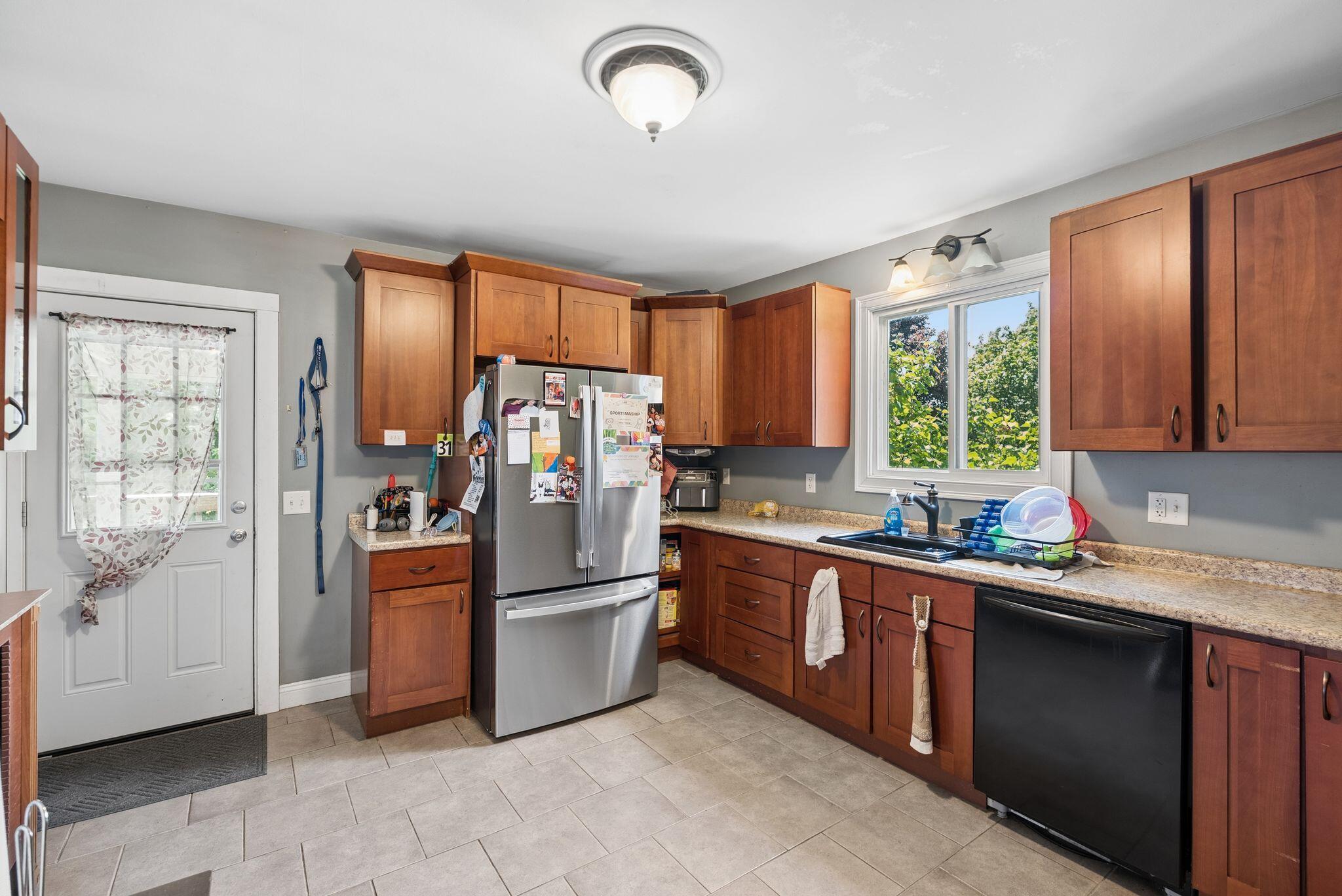 163 Rosedale Street Lewiston, ME 04240 - Photo 3 of 41 26_DSC01272