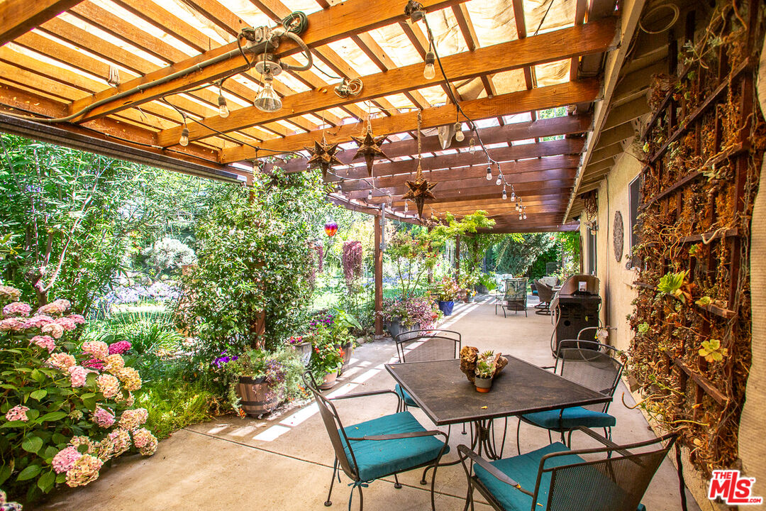 969 Vintage Way Los Alamos, CA 93440 - Photo 42 of 59 a view of a chairs and table in a patio