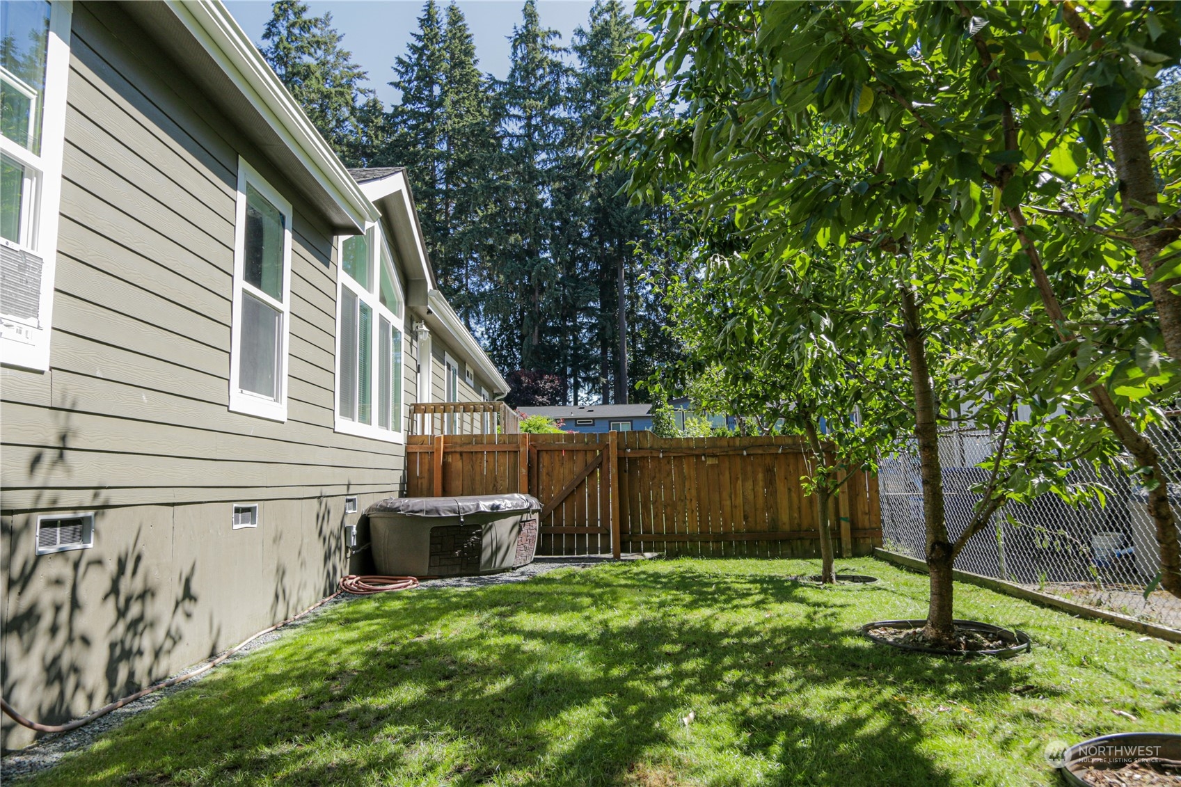 20426 32nd Drive Southeast Bothell, WA 98012 - Photo 20 of 23 a backyard of a house with lots of green space