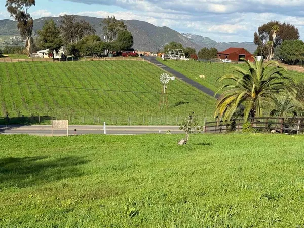 $298,500 | 1851 East Mission Road, Fallbrook, CA 92028