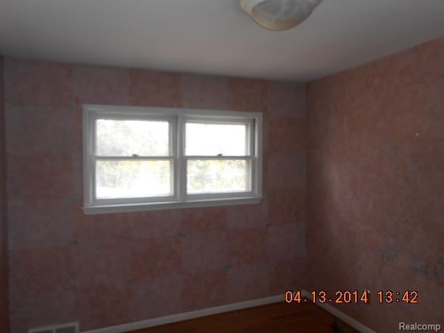 28238 Westerleigh Road Farmington, MI 48334 - Photo 3 of 6 299.jpg