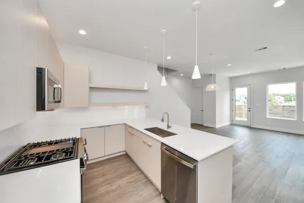 $2,600 | 3015 Pelon Cay Drive, Houston, TX 77047