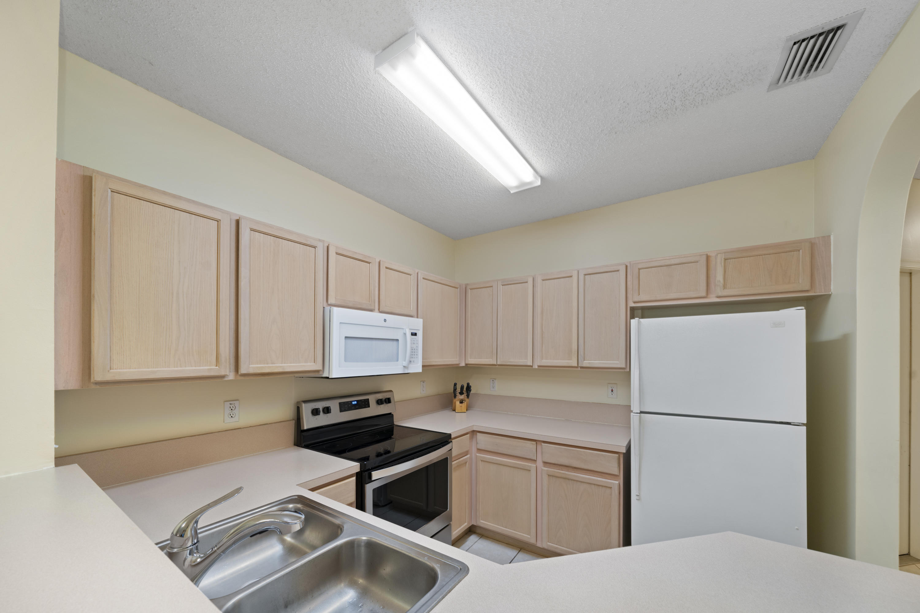 6973 Brook Hollow Road Lake Worth, FL 33467 - Photo 5 of 34 7 Kitchen