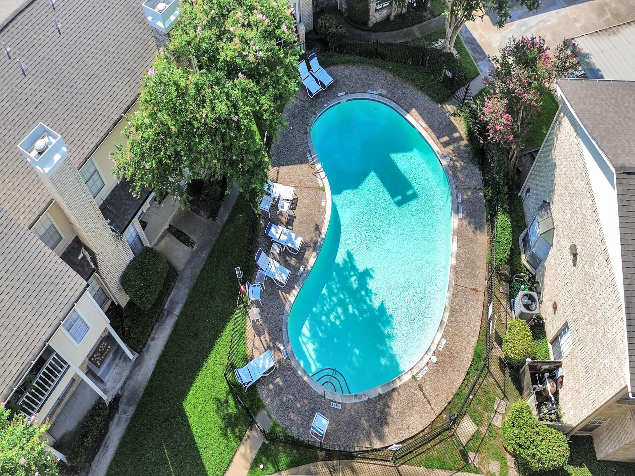 7575 Cambridge Street, Unit 1604 Houston, TX 77054 - Photo 25 of 26 an aerial view of a swimming pool