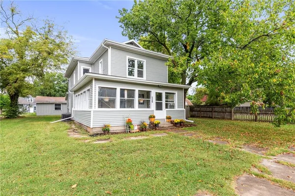 $299,950 | 526 South Maple Street, Ottawa, KS 66067