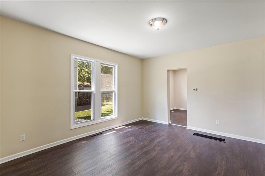 526 South Maple Street Ottawa, KS 66067 - Photo 12 of 52