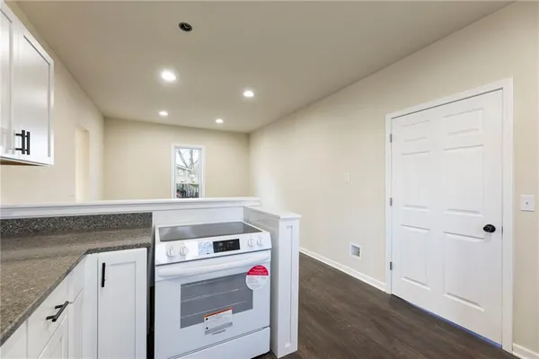 $299,950 | 526 South Maple Street, Ottawa, KS 66067