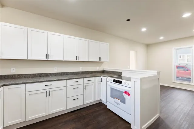 $299,950 | 526 South Maple Street, Ottawa, KS 66067