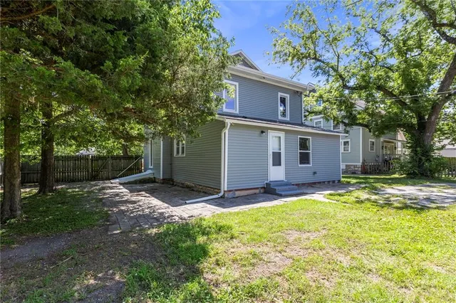 $299,950 | 526 South Maple Street, Ottawa, KS 66067