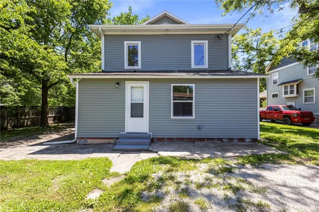 $299,950 | 526 South Maple Street, Ottawa, KS 66067
