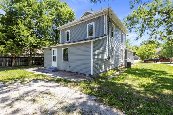 $299,950 | 526 South Maple Street, Ottawa, KS 66067
