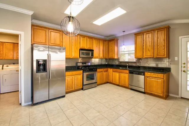 $2,500 | 10700 Beard Avenue, Austin, TX 78748