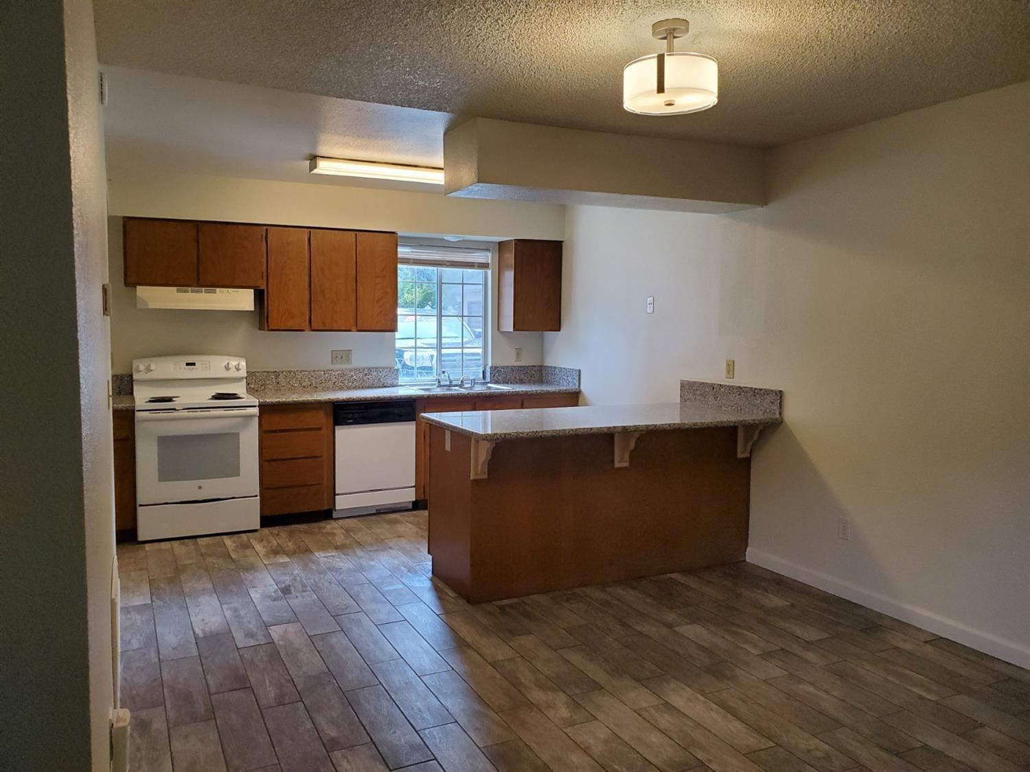 99 West Beverly Avenue Clovis, CA 93612 - Photo 5 of 13