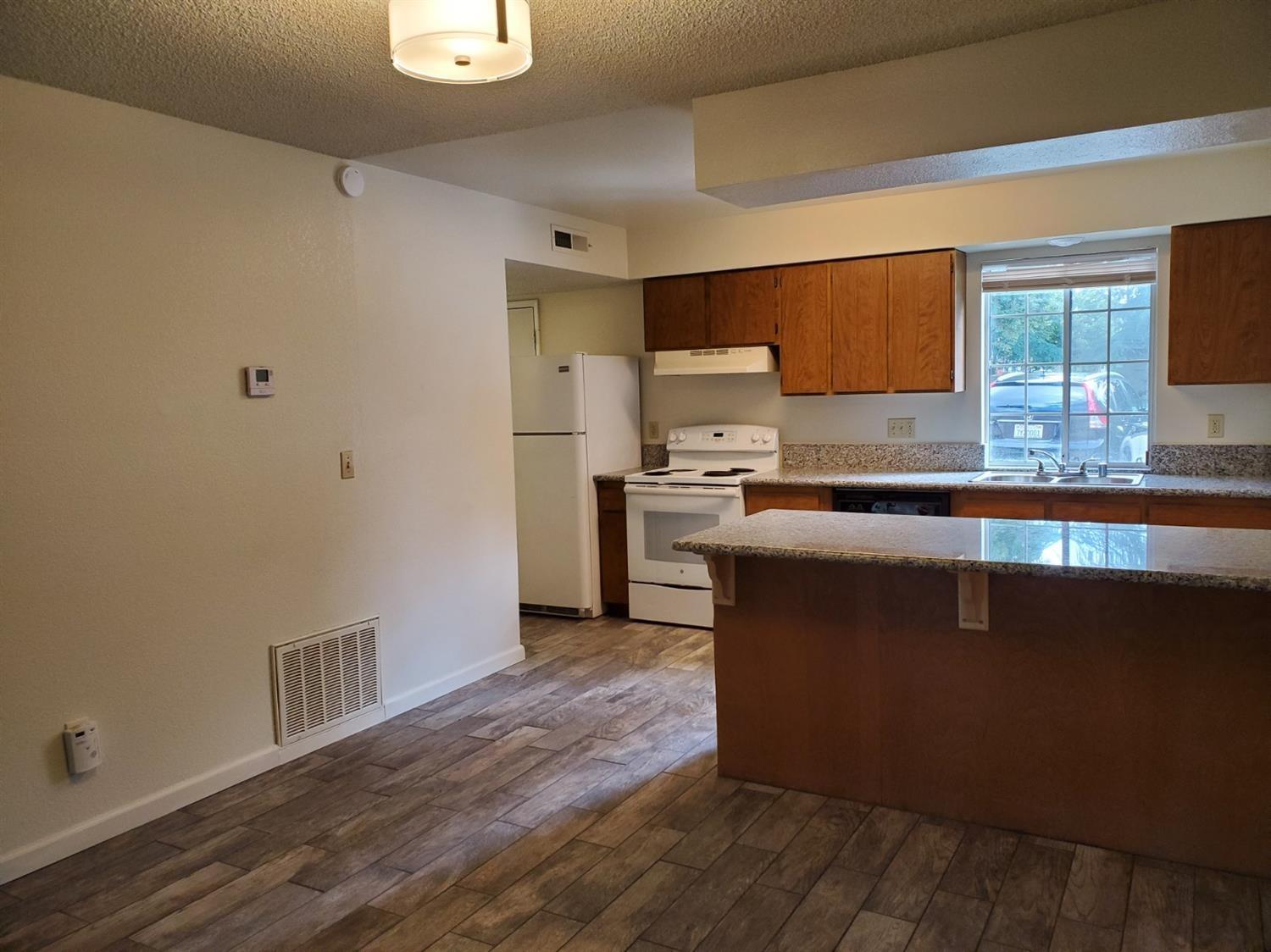 99 West Beverly Avenue Clovis, CA 93612 - Photo 6 of 13