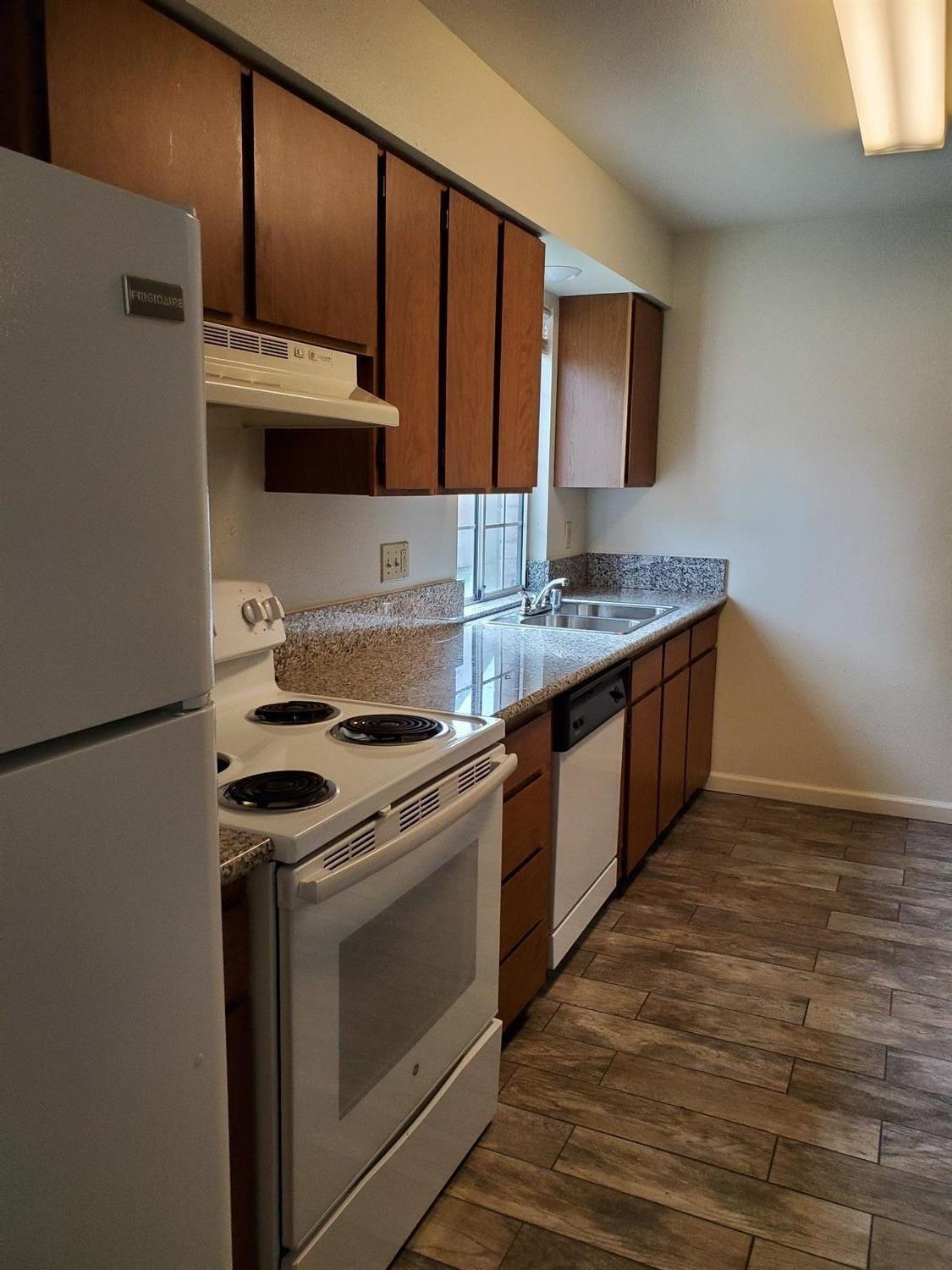 99 West Beverly Avenue Clovis, CA 93612 - Photo 7 of 13