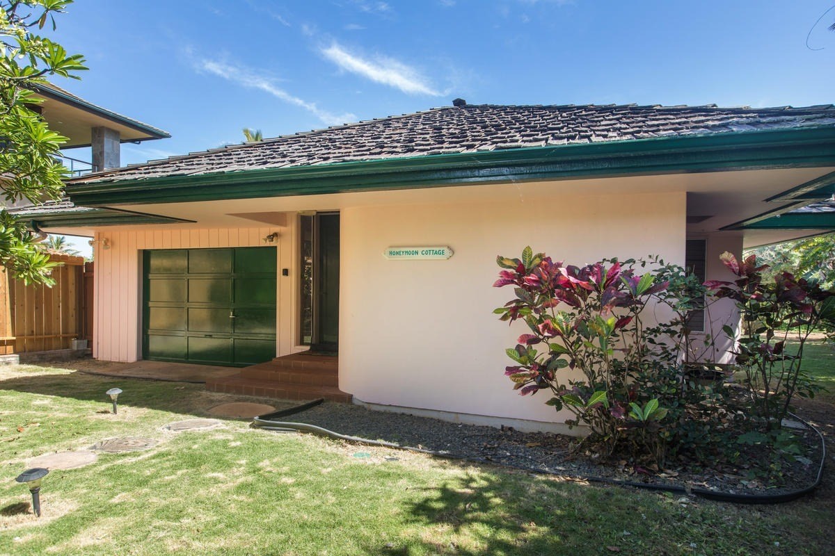 5040 Aliomanu Road Kilauea, HI 96754 - Photo 23 of 23 a front view of a house with garden