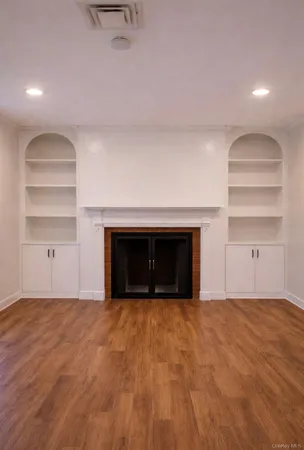 $2,975 | Undisclosed Address, Lindenhurst, NY 11757