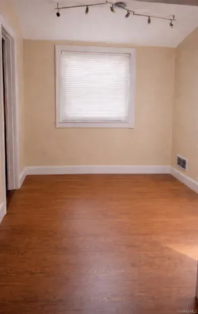 $2,975 | Undisclosed Address, Lindenhurst, NY 11757