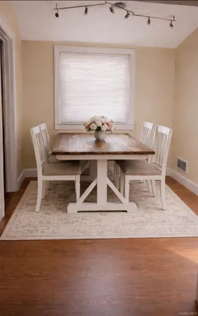 $2,975 | Undisclosed Address, Lindenhurst, NY 11757