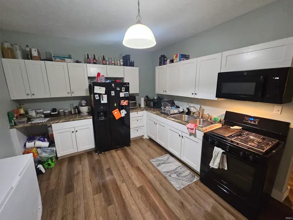 $249,900 | 900 Cherry Street, Petersburg, IN 47567