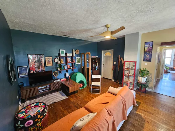 $249,900 | 900 Cherry Street, Petersburg, IN 47567