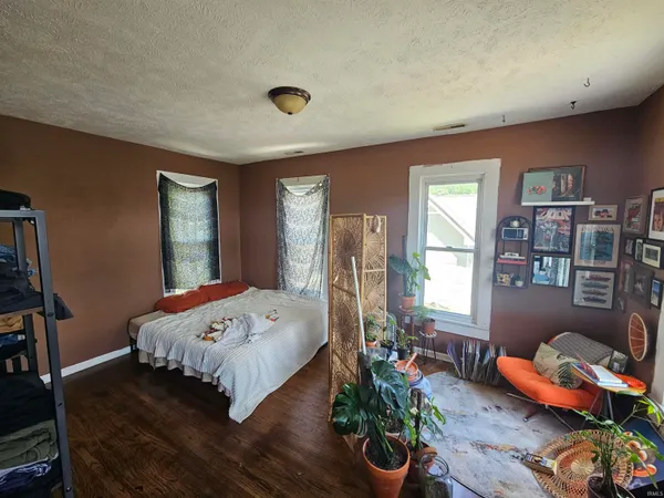 $249,900 | 900 Cherry Street, Petersburg, IN 47567