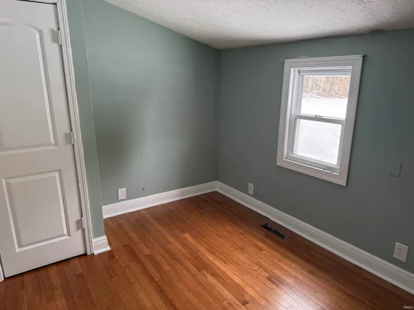 $249,900 | 900 Cherry Street, Petersburg, IN 47567