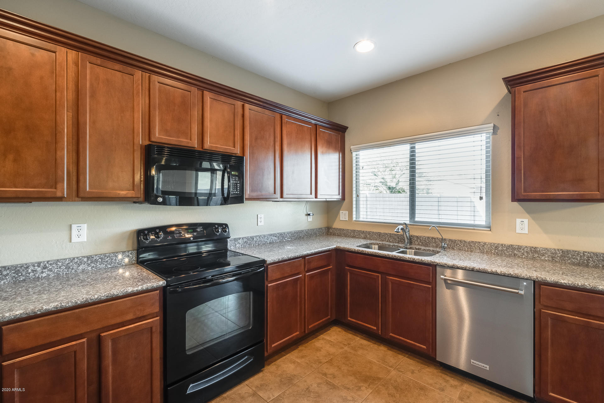 886 West Trellis Road San Tan Valley, AZ 85140 - Photo 14 of 32 Gallery Image 14