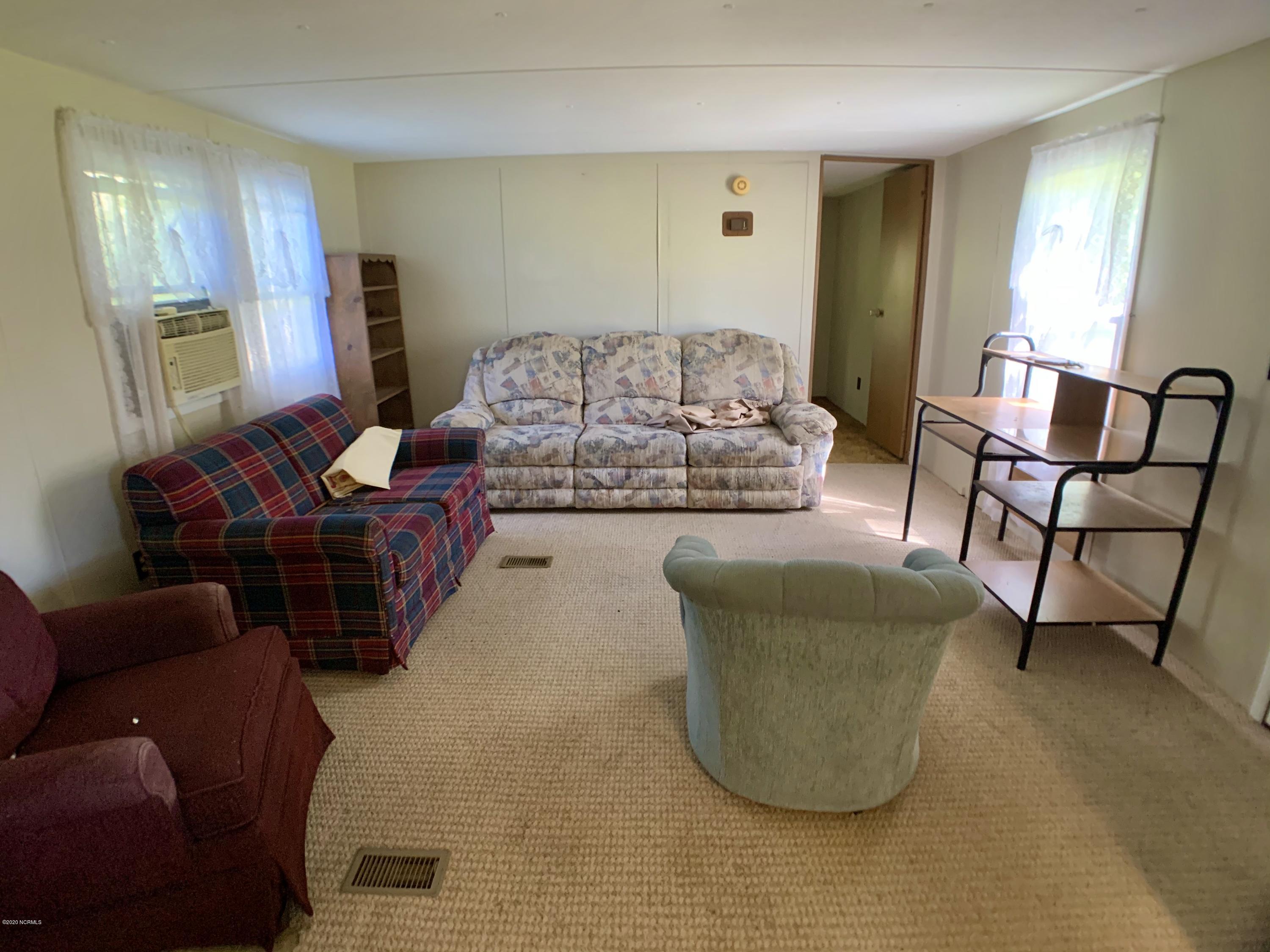 774 Golf Course Road Whiteville, NC 28472 - Photo 12 of 20 Living Room