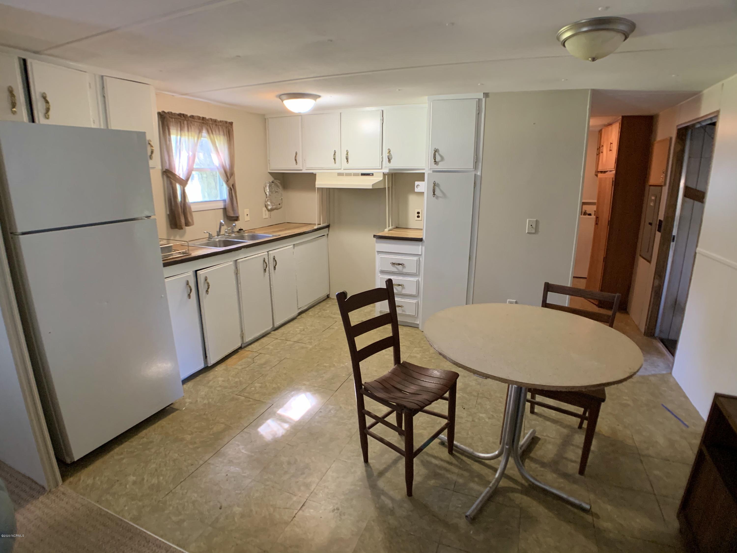774 Golf Course Road Whiteville, NC 28472 - Photo 7 of 20 Kitchen