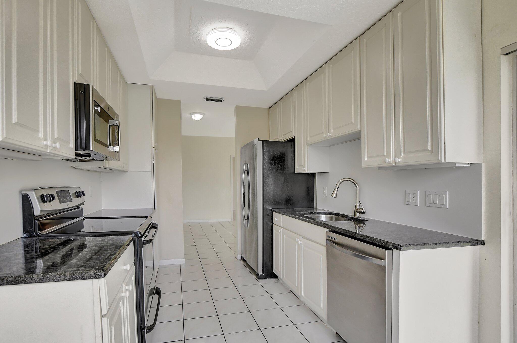 17061 Emile Street, Unit 4 Boca Raton, FL 33487 - Photo 13 of 38 13-web-or-mls-DSC_0851