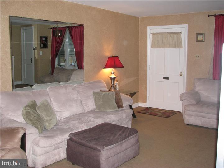 336 Rively Avenue Collingdale, PA 19023 - Photo 2 of 15 Living Room