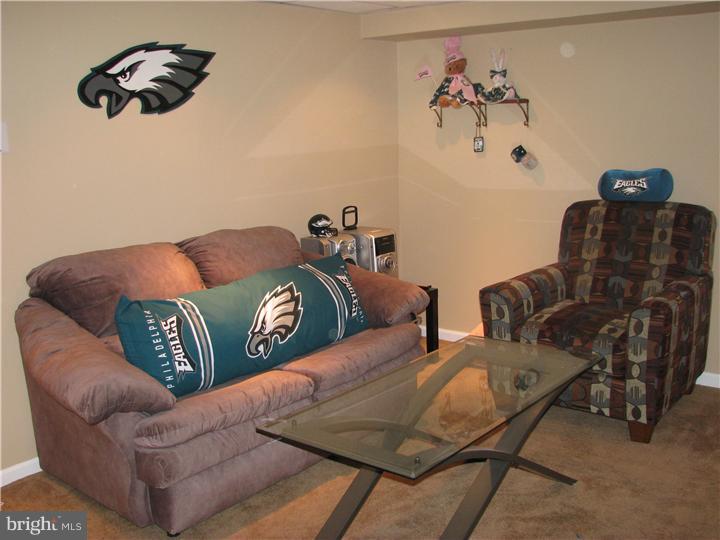 336 Rively Avenue Collingdale, PA 19023 - Photo 11 of 15 Family Room