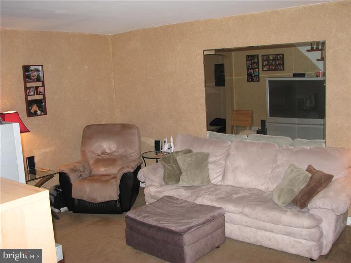 336 Rively Avenue Collingdale, PA 19023 - Photo 5 of 15 Living Room